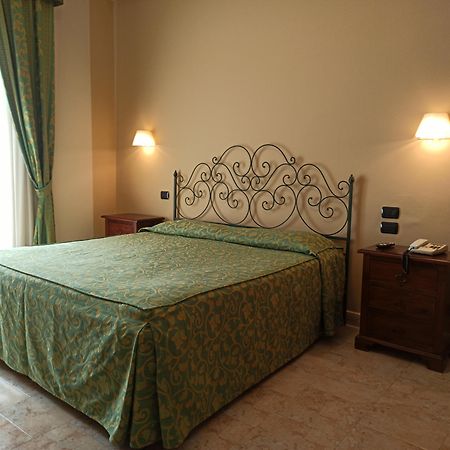 Hotel Primavera Dell'Etna Zafferana Etnea Exterior foto