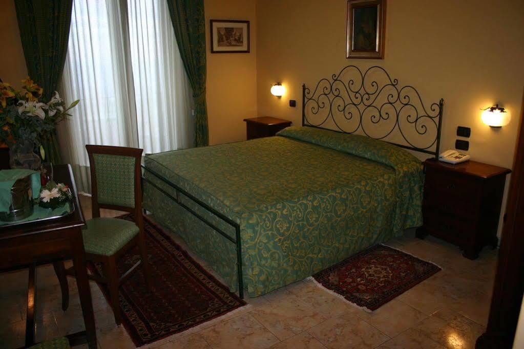 Hotel Primavera Dell'Etna Zafferana Etnea Exterior foto