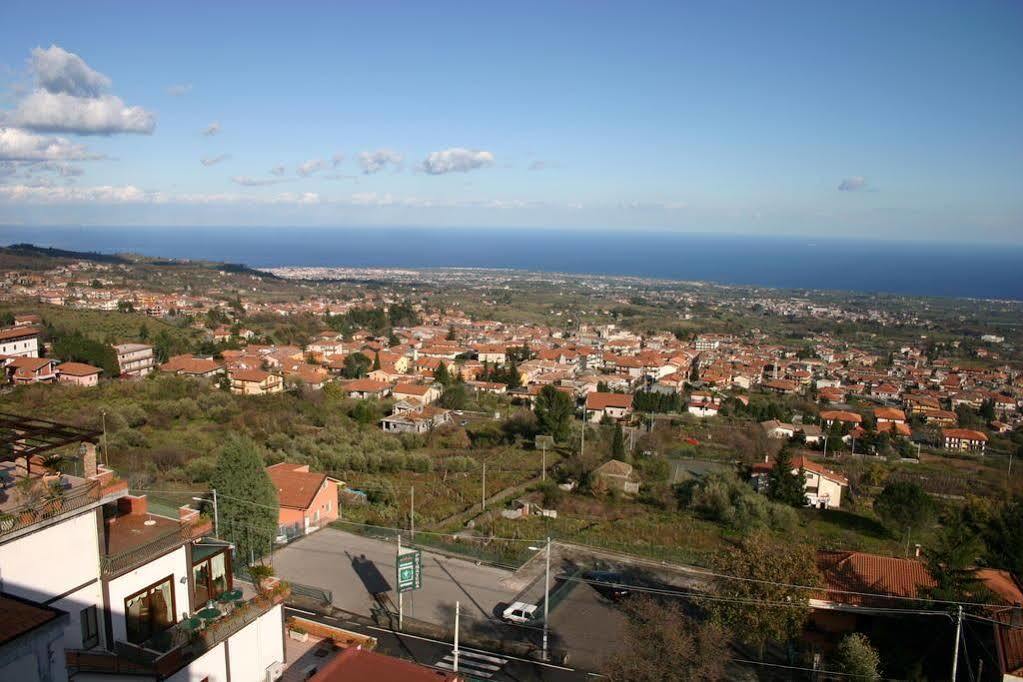 Hotel Primavera Dell'Etna Zafferana Etnea Exterior foto